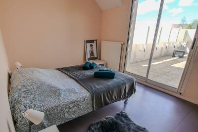 Enlarge image, modal window