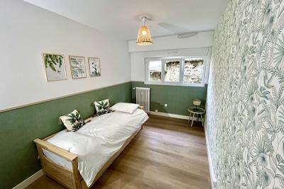 Enlarge image, modal window