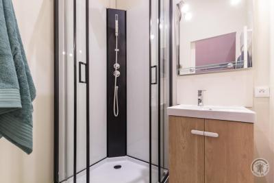 Enlarge image, modal window