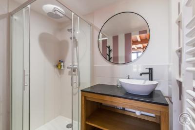 Enlarge image, modal window