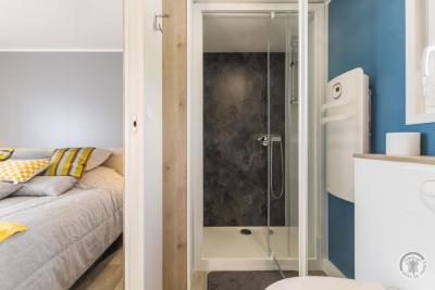 Enlarge image, modal window