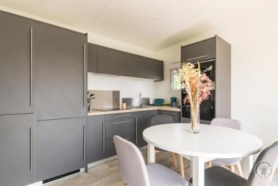 Enlarge image, modal window