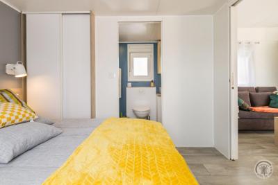 Enlarge image, modal window