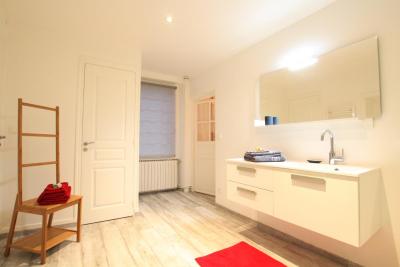 Enlarge image, modal window