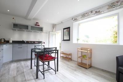 Enlarge image, modal window