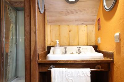 Enlarge image, modal window