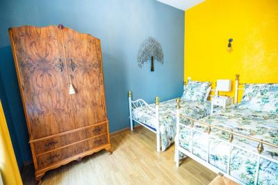 Enlarge image, modal window