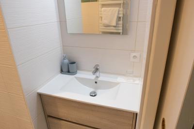 Enlarge image, modal window