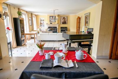 Enlarge image, modal window