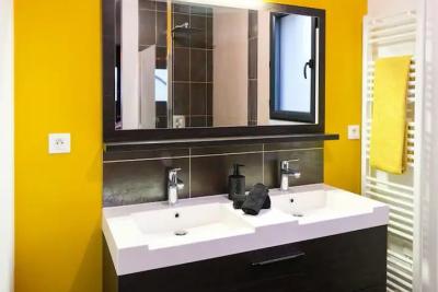 Enlarge image, modal window